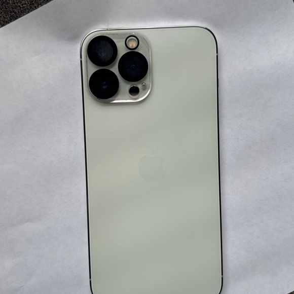 iPhone 13 Pro Max 256 GB Unlock (Excellent Condition) - Picture 4 of 8